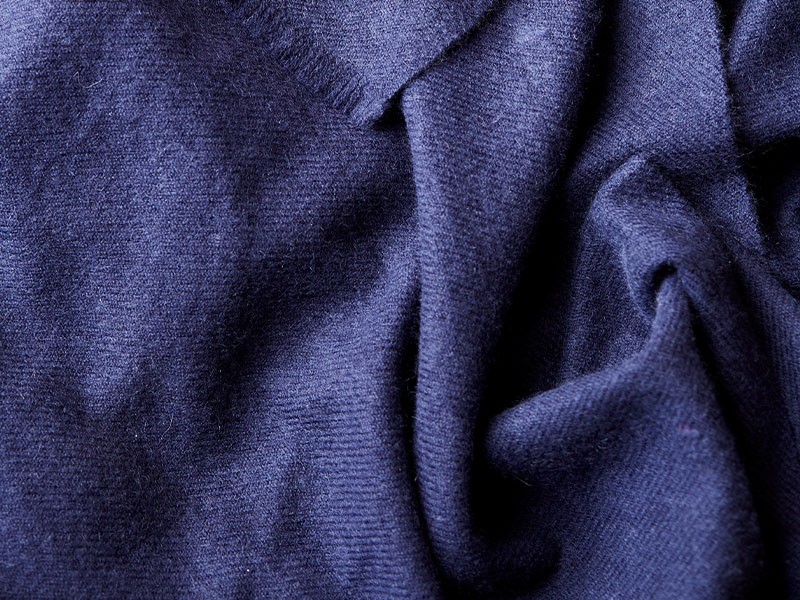  - Throws - Classic Midnight Navy Throw
70% Fine Wool & 30% Cashmere