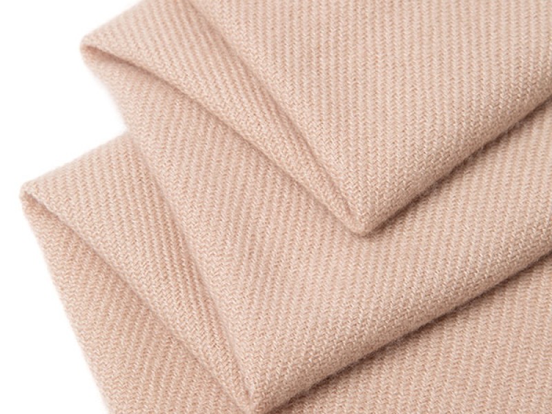  - Scarves - Warm Nude Miri Scarf
100% Cashmere